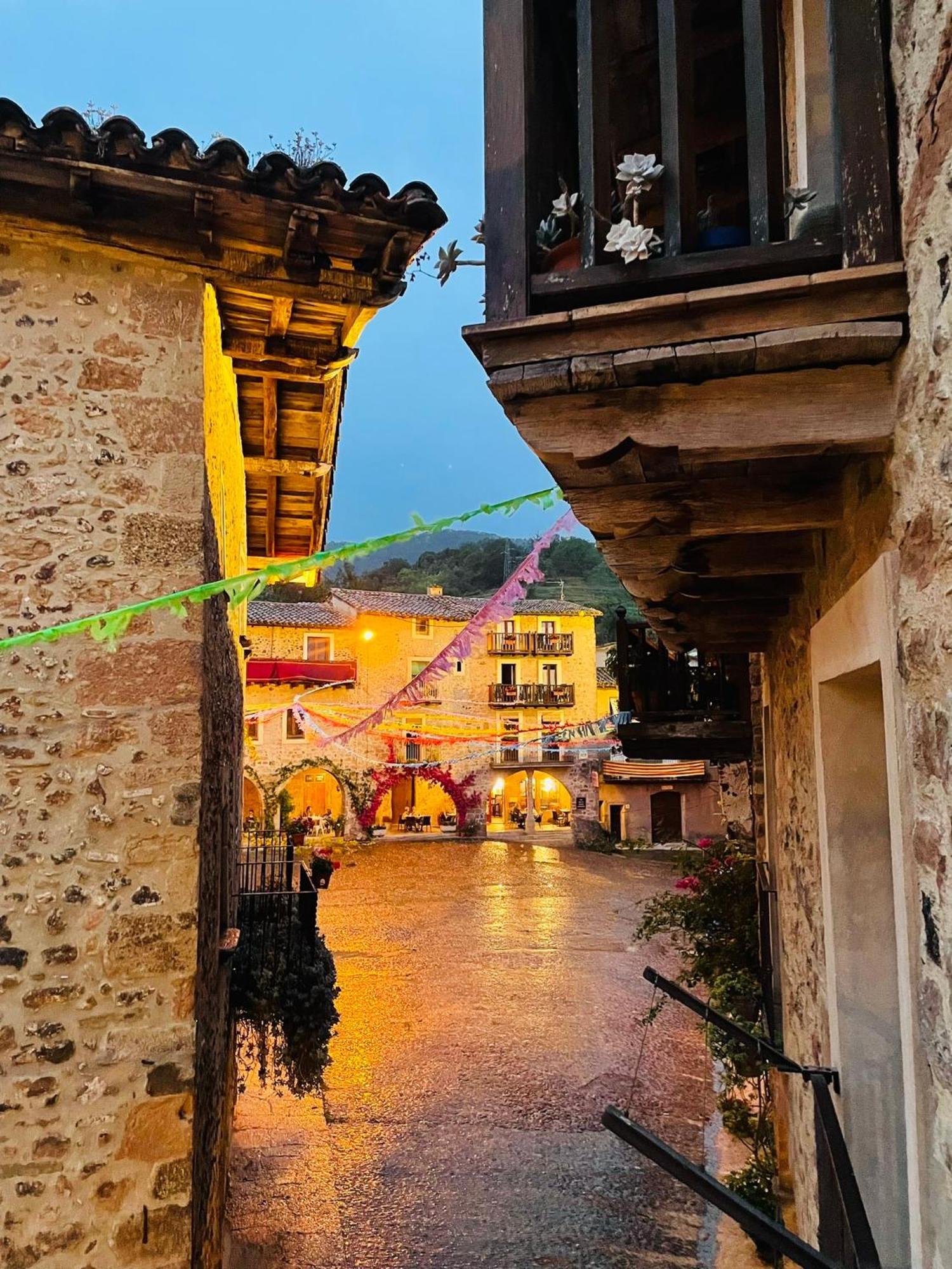 Hotel Cal Sastre Santa Pau Εξωτερικό φωτογραφία