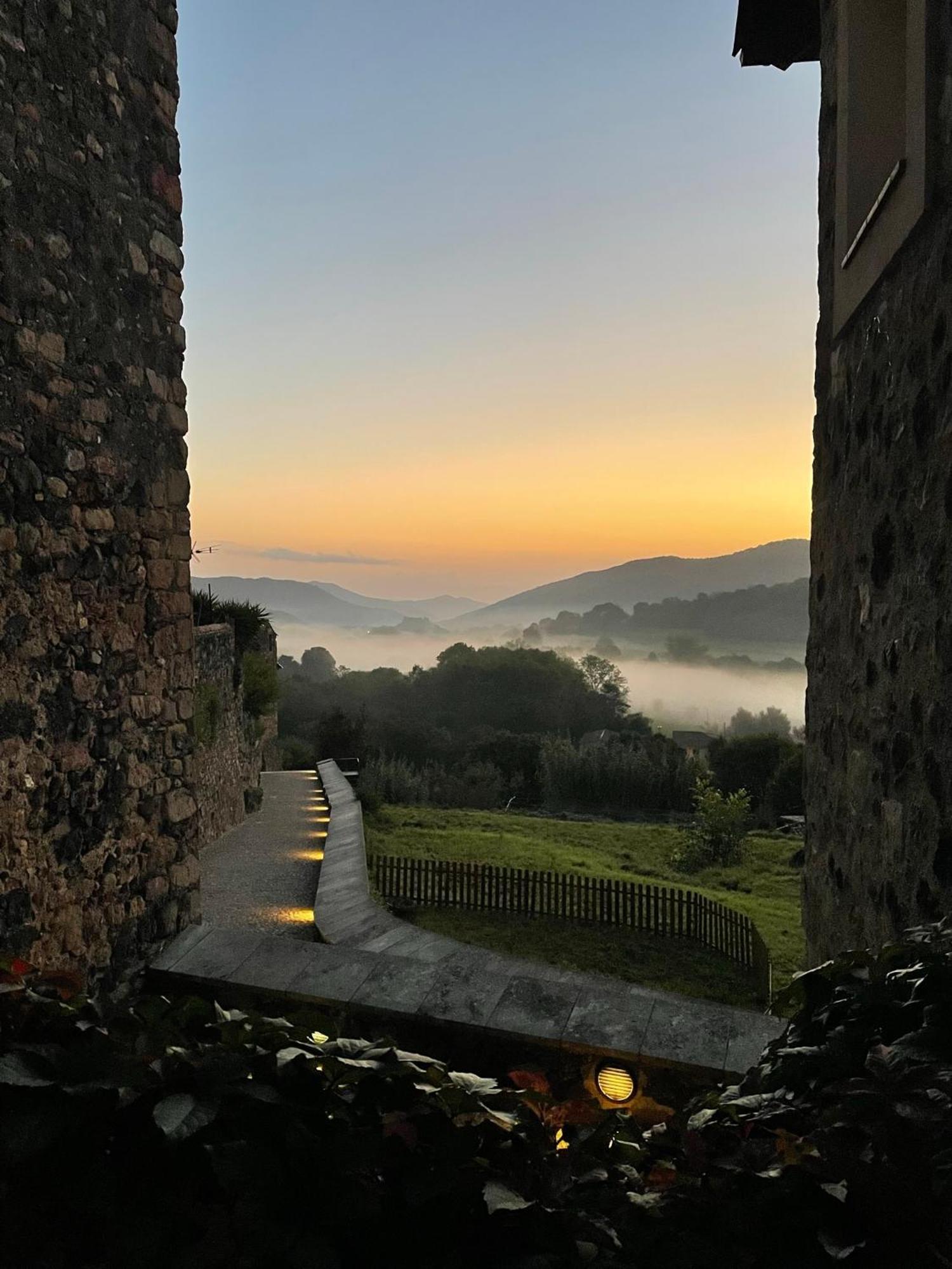 Hotel Cal Sastre Santa Pau Εξωτερικό φωτογραφία