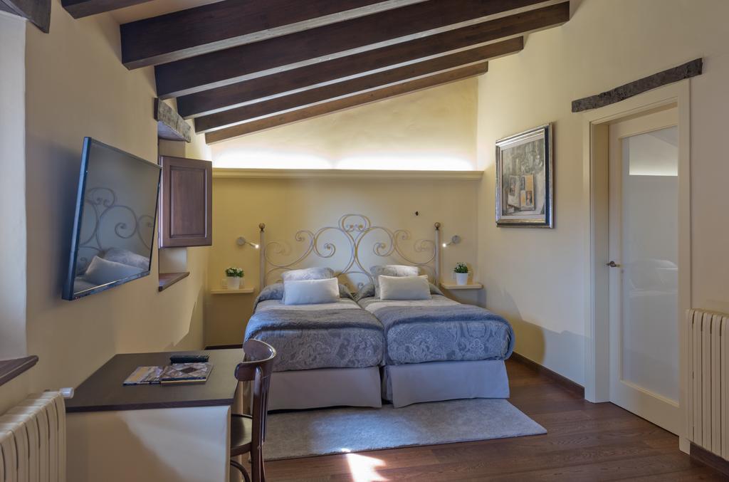 Hotel Cal Sastre Santa Pau Εξωτερικό φωτογραφία