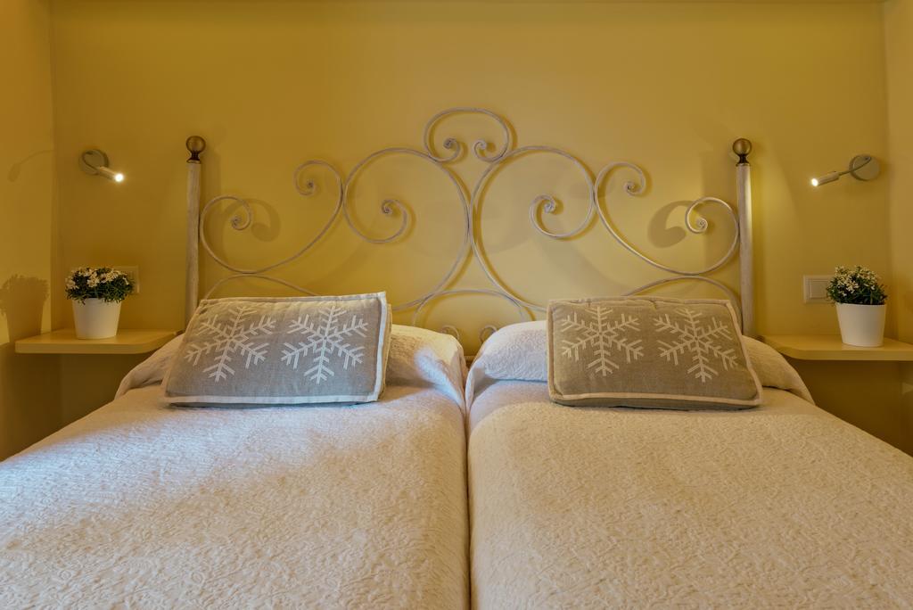 Hotel Cal Sastre Santa Pau Εξωτερικό φωτογραφία