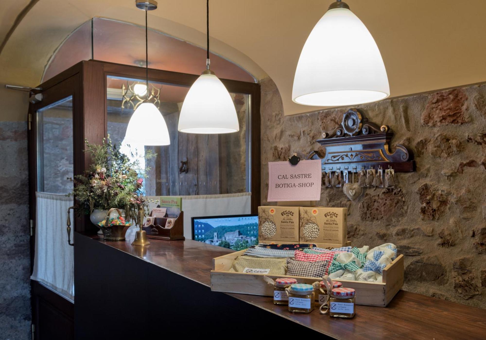 Hotel Cal Sastre Santa Pau Εξωτερικό φωτογραφία